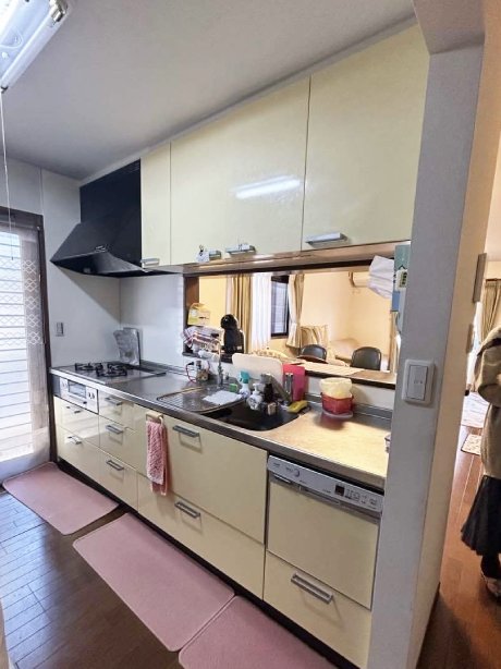 機能性や収納力抜群の明るいキッチン空間施工後イメージ１